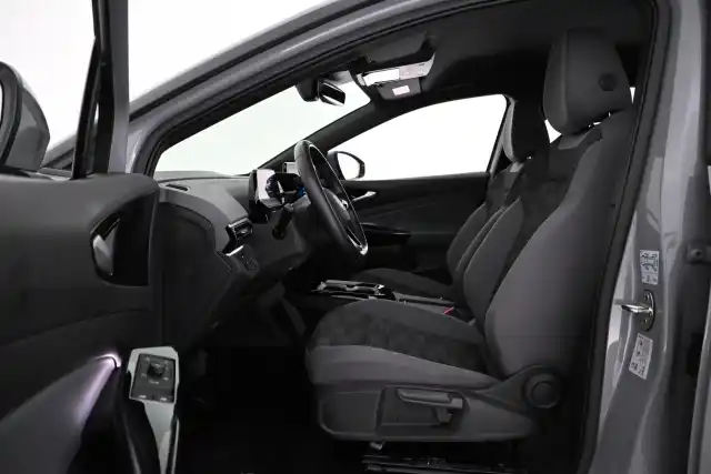 Harmaa Maastoauto, Volkswagen ID.4 – SZI-108