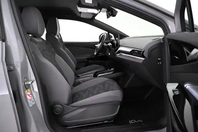 Harmaa Maastoauto, Volkswagen ID.4 – SZI-108
