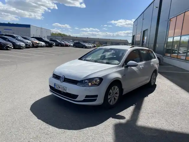Valkoinen Farmari, Volkswagen GOLF – SZM-104