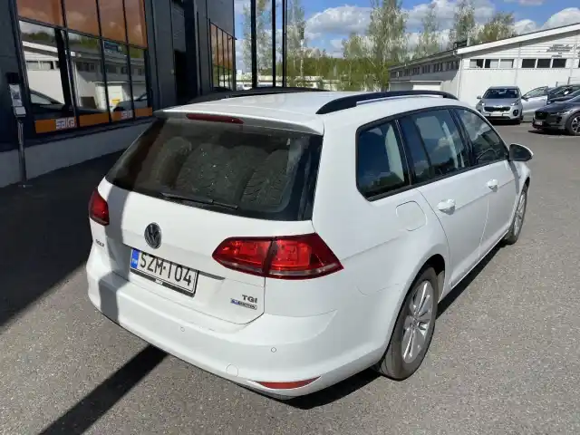 Valkoinen Farmari, Volkswagen GOLF – SZM-104