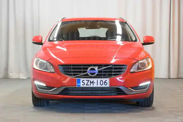 Punainen Farmari, Volvo V60 – SZM-106