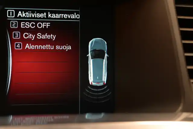 Punainen Farmari, Volvo V60 – SZM-106