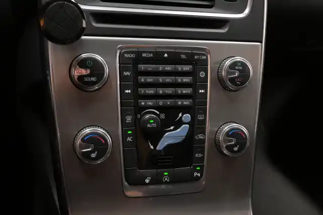 Punainen Farmari, Volvo V60 – SZM-106