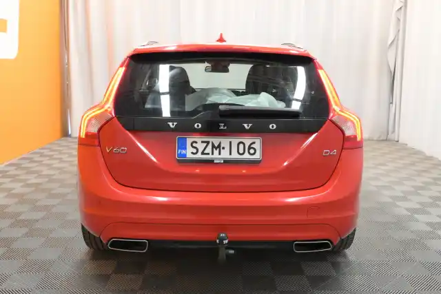 Punainen Farmari, Volvo V60 – SZM-106