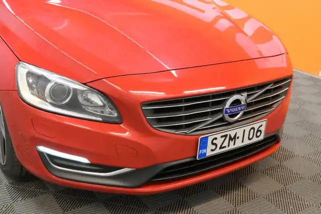 Punainen Farmari, Volvo V60 – SZM-106