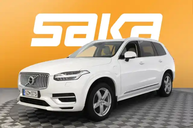 Valkoinen Maastoauto, Volvo XC90 – SZM-373