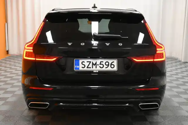 Musta Farmari, Volvo V60 – SZM-596