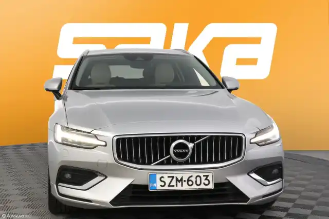 Harmaa Farmari, Volvo V60 – SZM-603