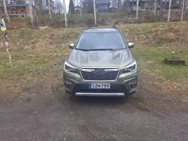 Vihreä Farmari, Subaru Forester – SZM-799