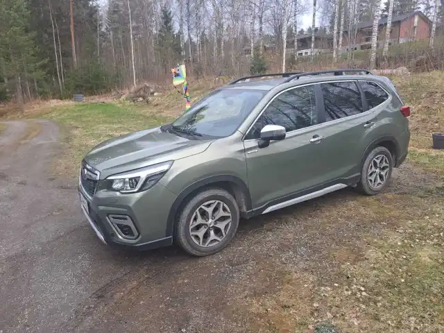 Vihreä Farmari, Subaru Forester – SZM-799