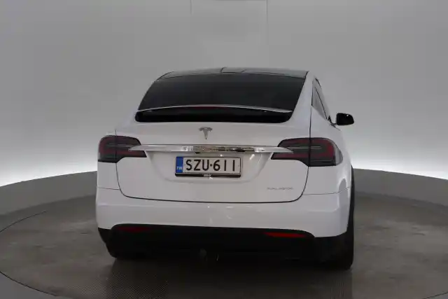 Valkoinen Maastoauto, Tesla Model X – SZU-611