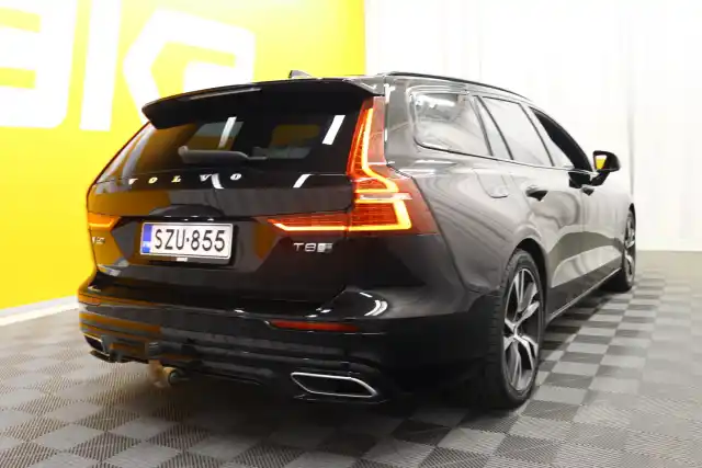 Musta Farmari, Volvo V60 – SZU-855