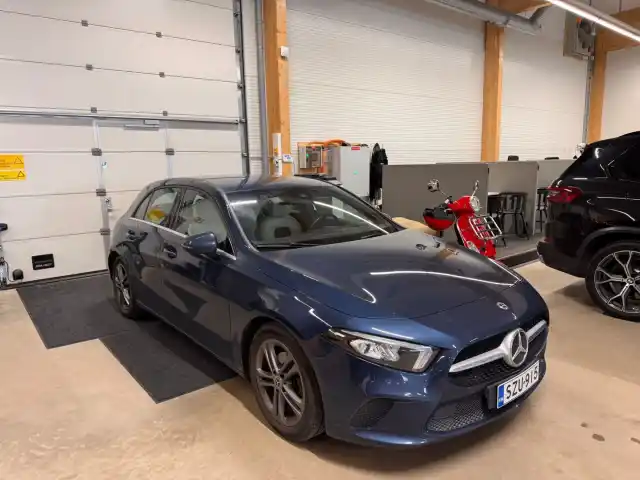 Sininen Viistoperä, Mercedes-Benz A – SZU-915