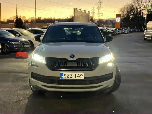 Harmaa Maastoauto, Skoda Kodiaq – SZZ-149