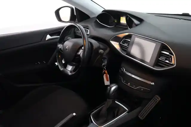 Valkoinen Viistoperä, Peugeot 308 – SZZ-192