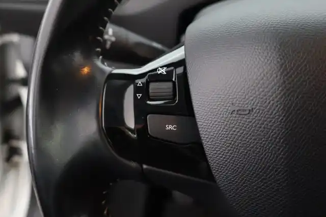 Valkoinen Viistoperä, Peugeot 308 – SZZ-192
