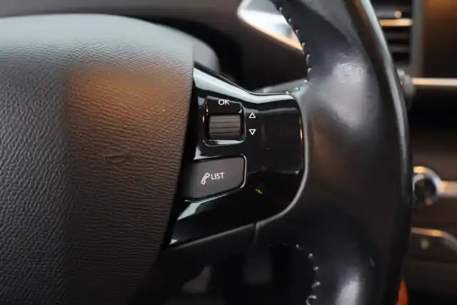 Valkoinen Viistoperä, Peugeot 308 – SZZ-192