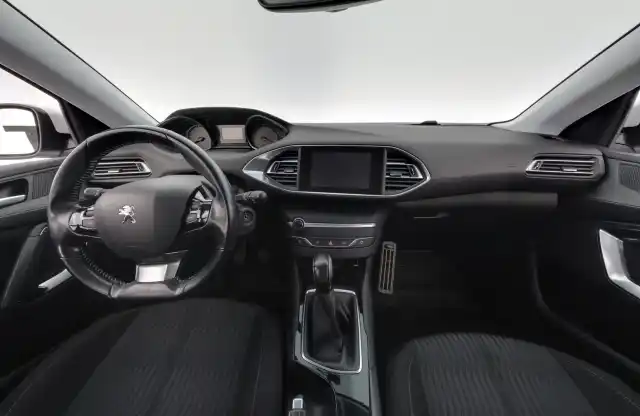 Valkoinen Viistoperä, Peugeot 308 – SZZ-192