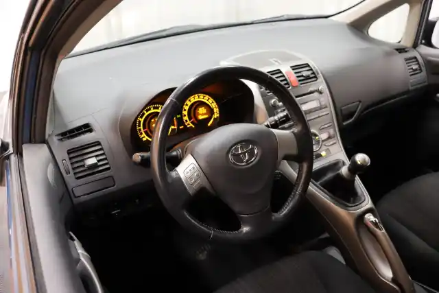 Sininen Viistoperä, Toyota Auris – TBY-134