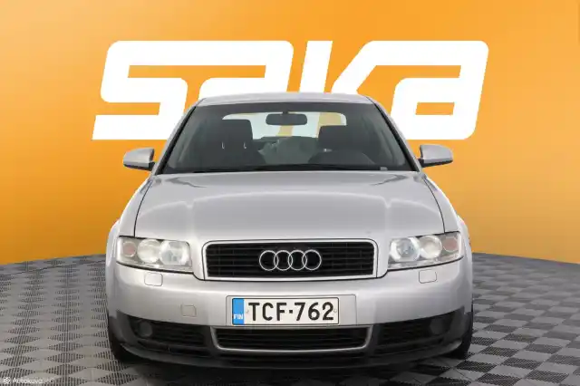 Harmaa Sedan, Audi A4 – TCF-762