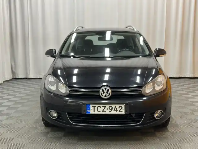 Musta Farmari, Volkswagen Golf – TCZ-942