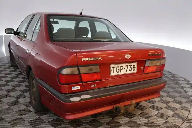 Punainen Henkilöauto, Nissan Primera – TGP-738