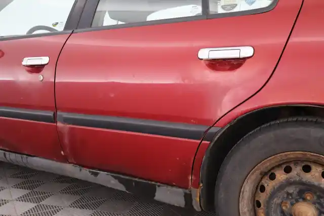 Punainen Henkilöauto, Nissan Primera – TGP-738