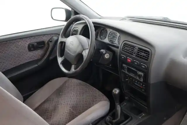 Punainen Henkilöauto, Nissan Primera – TGP-738