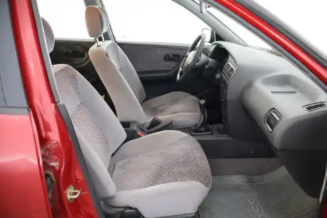 Punainen Henkilöauto, Nissan Primera – TGP-738