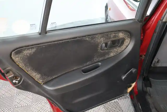 Punainen Henkilöauto, Nissan Primera – TGP-738