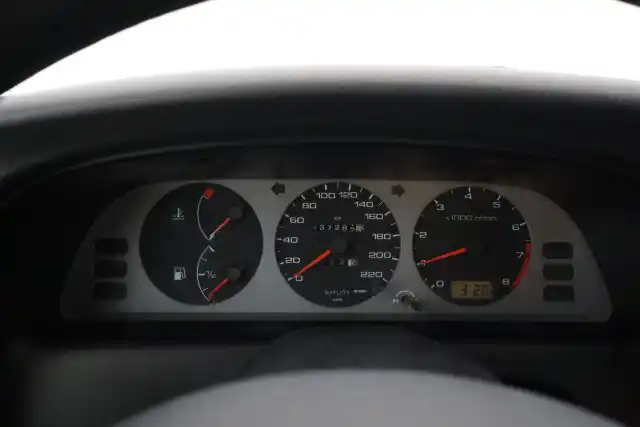 Punainen Henkilöauto, Nissan Primera – TGP-738