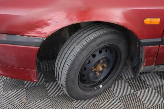 Punainen Henkilöauto, Nissan Primera – TGP-738