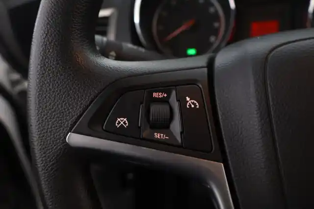 Valkoinen Viistoperä, Opel Astra – THZ-628