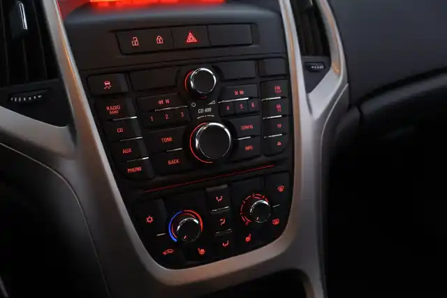Valkoinen Viistoperä, Opel Astra – THZ-628