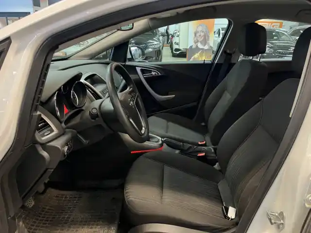 Valkoinen Viistoperä, Opel Astra – THZ-628