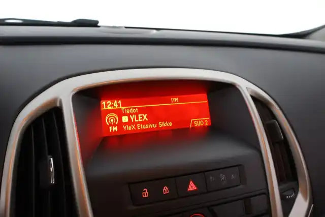 Valkoinen Viistoperä, Opel Astra – THZ-628