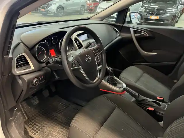 Valkoinen Viistoperä, Opel Astra – THZ-628