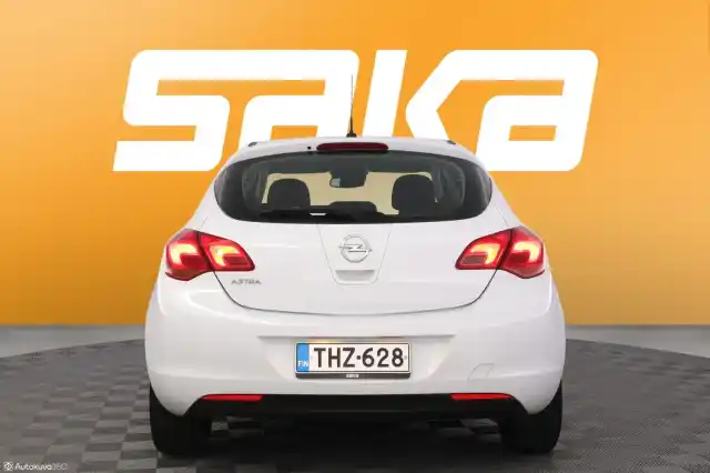 Valkoinen Viistoperä, Opel Astra – THZ-628