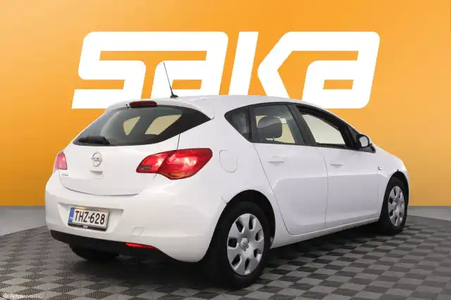 Valkoinen Viistoperä, Opel Astra – THZ-628