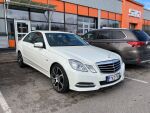 Valkoinen Sedan, Mercedes-Benz E – TKZ-758, kuva 1