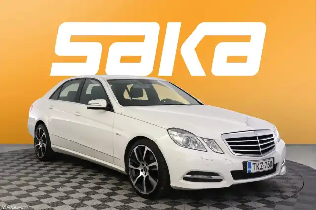 Valkoinen Sedan, Mercedes-Benz E – TKZ-758