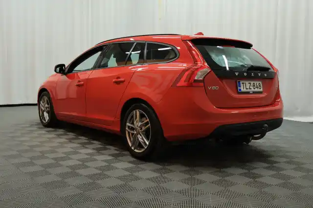 Punainen Farmari, Volvo V60 – TLZ-848