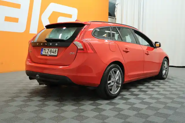 Punainen Farmari, Volvo V60 – TLZ-848