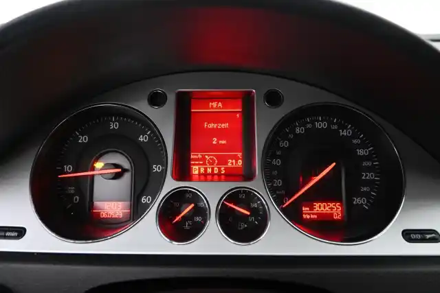 Ruskea (beige) Farmari, Volkswagen Passat – TMY-439