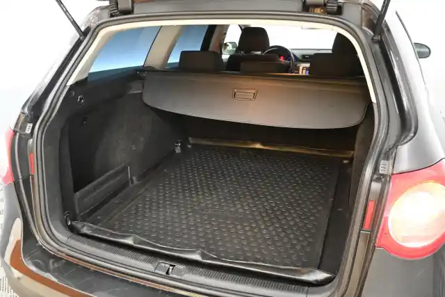 Ruskea (beige) Farmari, Volkswagen Passat – TMY-439