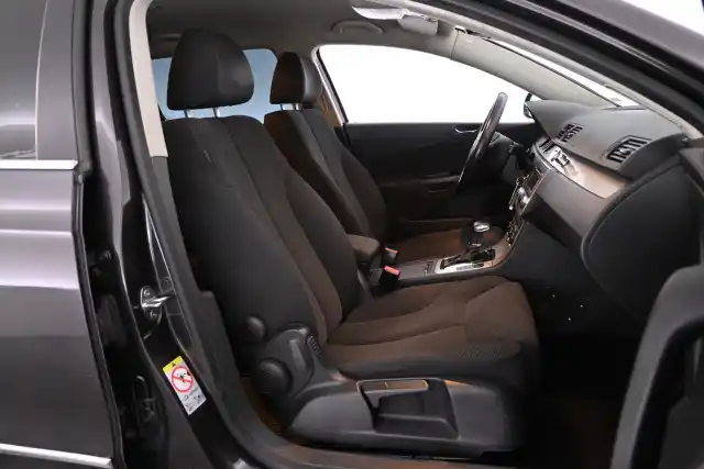 Ruskea (beige) Farmari, Volkswagen Passat – TMY-439