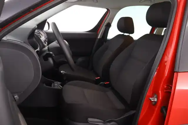 Punainen Tila-auto, Skoda Roomster – TMZ-566