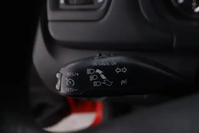 Punainen Tila-auto, Skoda Roomster – TMZ-566