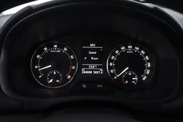 Punainen Tila-auto, Skoda Roomster – TMZ-566