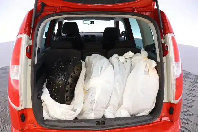 Punainen Tila-auto, Skoda Roomster – TMZ-566